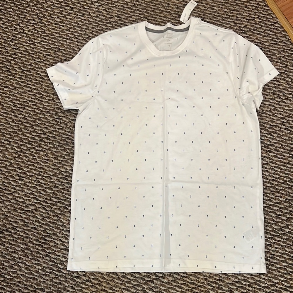 NWT Old Navy crew neck white tee with small navy anchors size large